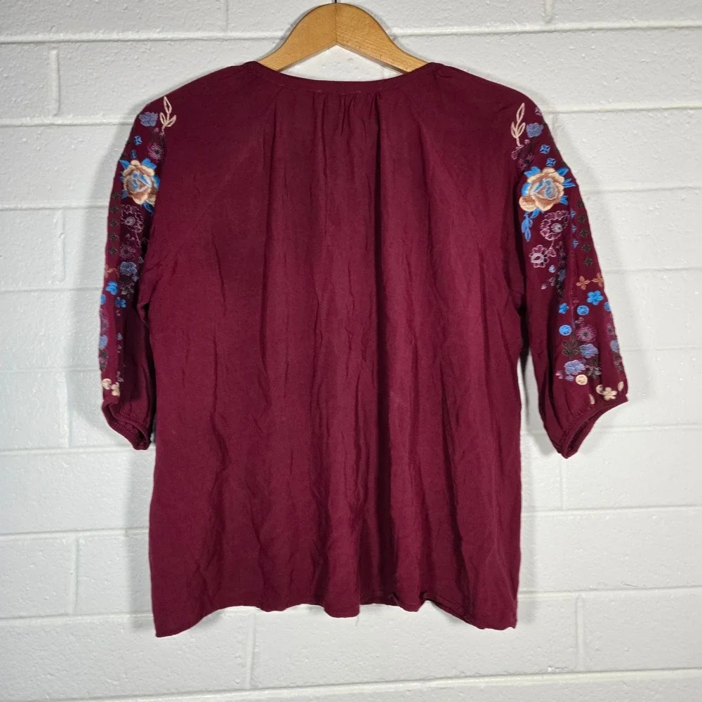 Andree by UNIT Embroidered Floral Peasant Top‎ Medium Burgundy Boho Hippie Rayon